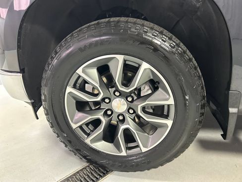 Used 2024 Chevrolet Silverado 1500 LT AWD/4WD image 9