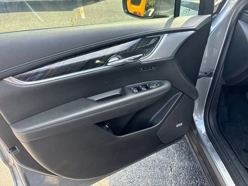 Used 2020 Cadillac XT6 Premium Luxury w/ LPO, Floor Liner Package AWD/4WD image 17