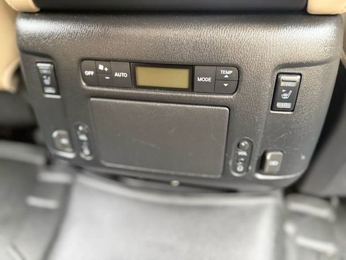 Used 2019 Nissan Armada Platinum w/ Captain's Chairs Package RWD image 18