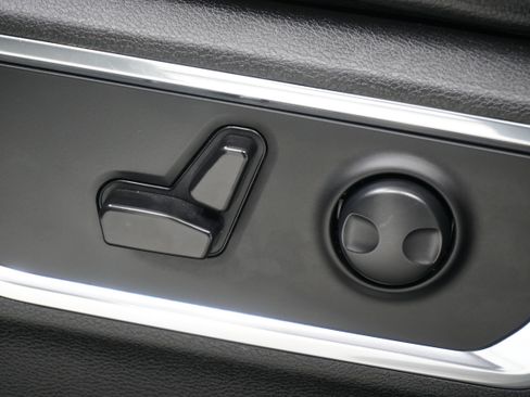 Used 2024 RAM 1500 Laramie AWD/4WD image 17