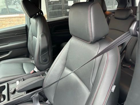 Used 2025 Honda Odyssey Sport-L image 3