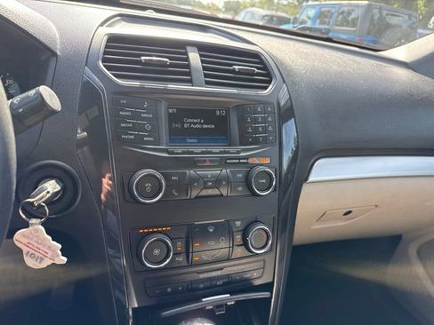 Used 2018 Ford Explorer FWD image 13