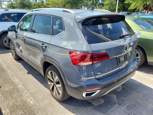 Used 2023 Volkswagen Taos SE FWD image 2
