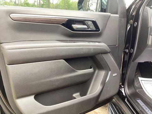 New 2025 Chevrolet Suburban Premier RWD image 11