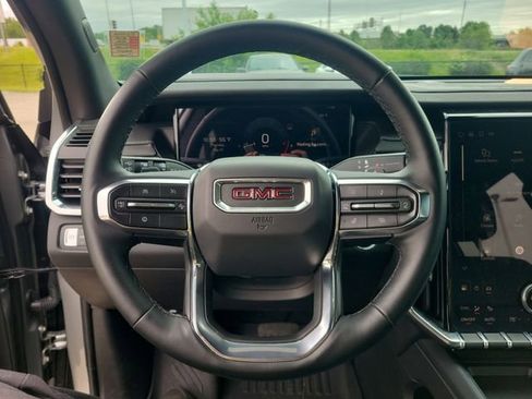 Used 2025 GMC Acadia Elevation w/ Elevation Premium Package FWD image 19