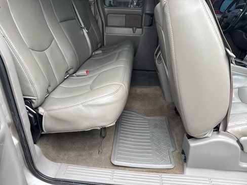 Used 2006 GMC Sierra 2500 SLT w/ Heavy-Duty Power Package image 8