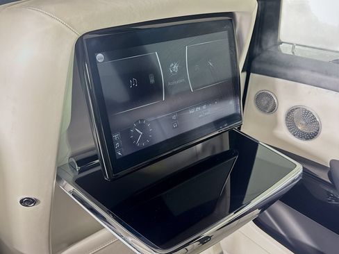 Certified 2021 Rolls-Royce Cullinan AWD/4WD image 25