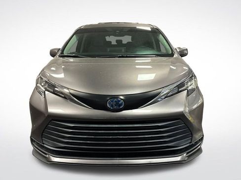 Used 2021 Toyota Sienna LE FWD image 8
