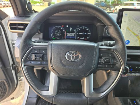 Used 2025 Toyota 4Runner Trailhunter AWD/4WD image 11