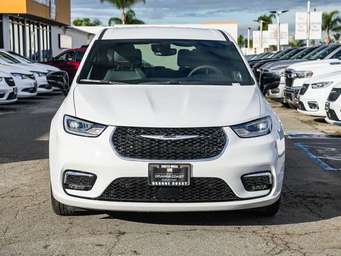 New 2026 Chrysler Pacifica Select image 2