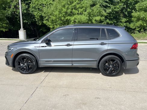 Certified 2023 Volkswagen Tiguan SE R-Line FWD image 7