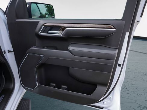Used 2025 GMC Sierra 1500 Elevation image 30