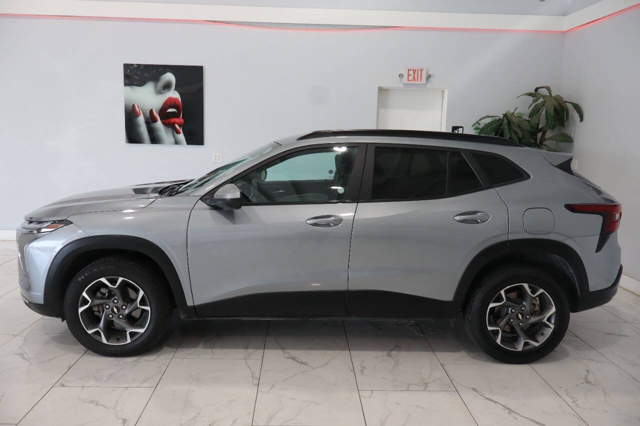 Used 2024 Chevrolet Trax LT FWD image 7