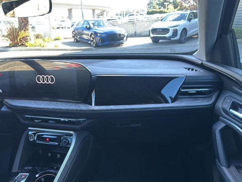 Used 2025 Audi Q5 Premium Plus w/ Premium Plus image 11