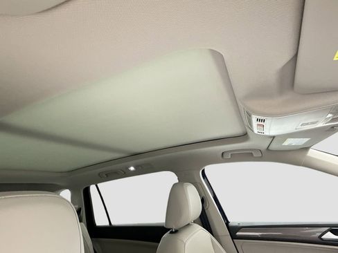 Certified 2023 Volkswagen Tiguan SE w/ Panoramic Sunroof Package image 16