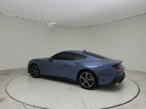 Used 2025 Ford Mustang Coupe RWD image 3