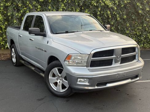 Used 2012 RAM 1500 Big Horn w/ Luxury Group image 2