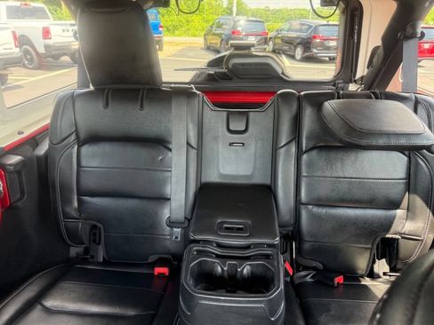Used 2020 Jeep Wrangler Unlimited Sahara w/ Dual Top Group AWD/4WD image 37