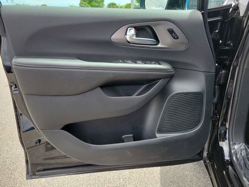New 2026 Chrysler Pacifica Select image 15