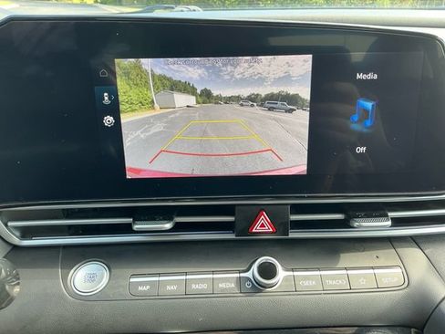 Used 2025 Hyundai Elantra Limited FWD image 22