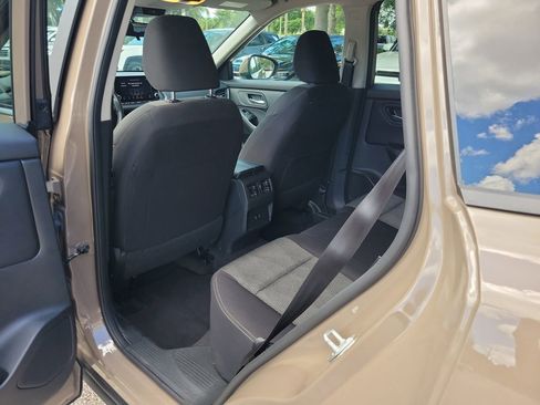 Used 2025 Nissan Rogue SV FWD image 9