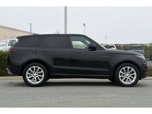 Used 2025 Land Rover Range Rover Sport SE AWD/4WD image 3