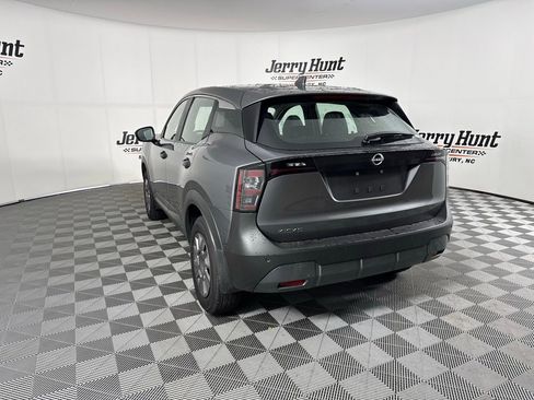 Used 2025 Nissan Kicks S image 8