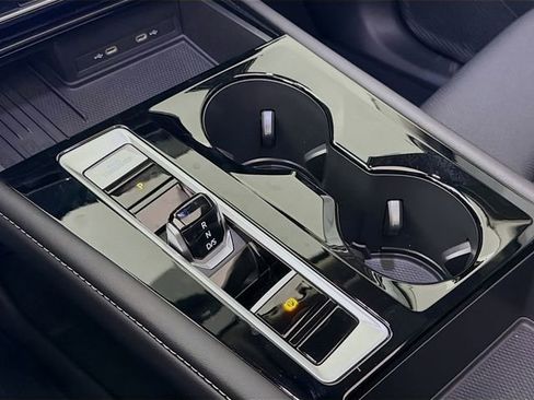 Used 2025 Volkswagen Atlas SE image 18