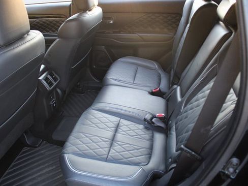 Used 2022 Mitsubishi Outlander LE image 17