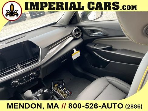 New 2026 Chevrolet Trax ACTIV w/ Sunroof Package FWD image 21