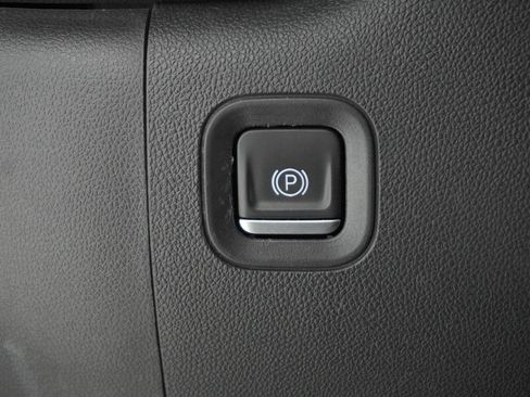 Used 2023 Chevrolet Silverado 1500 Custom image 17