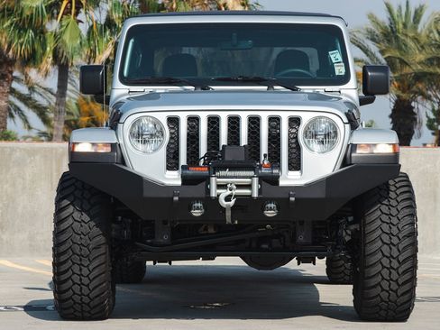 Used 2023 Jeep Gladiator Overland AWD/4WD image 2