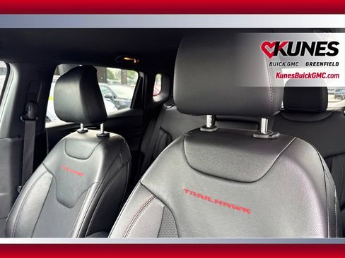 Used 2025 Jeep Compass Trailhawk AWD/4WD image 18