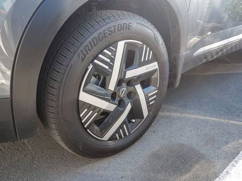 Used 2025 Nissan Kicks SV image 8