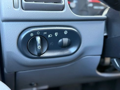 Used 2005 Ford Explorer Sport XLT image 29