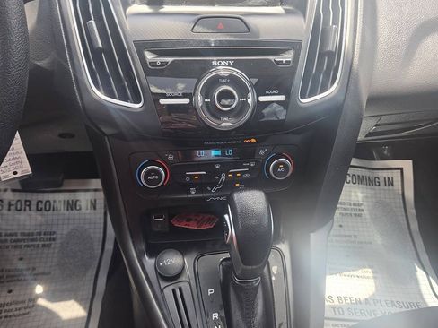 Used 2018 Ford Focus SEL FWD image 9