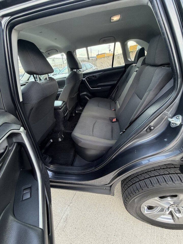 Used 2024 Toyota RAV4 LE AWD/4WD image 13
