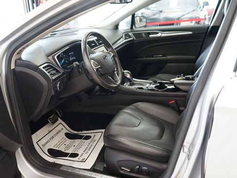 Used 2016 Ford Fusion Titanium FWD image 25