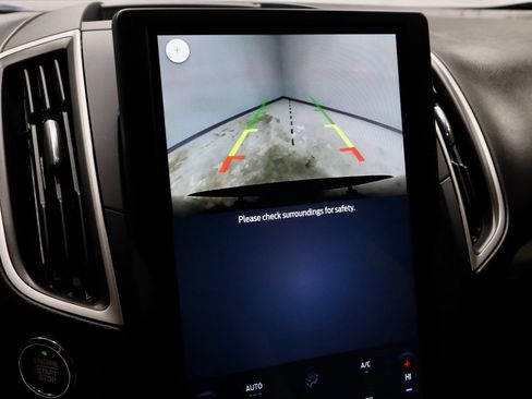 Certified 2022 Ford Edge SE image 2