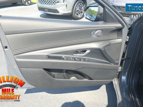 Used 2025 Hyundai Elantra SEL FWD image 12