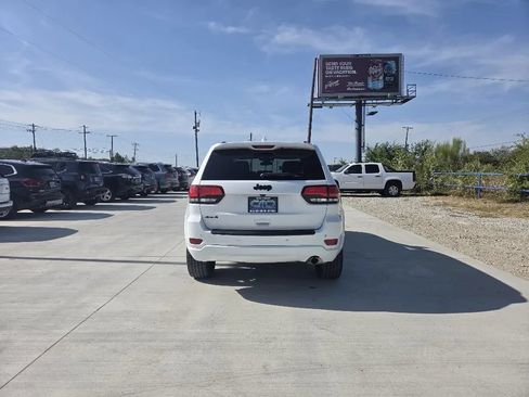 Used 2021 Jeep Grand Cherokee Laredo X AWD/4WD image 6
