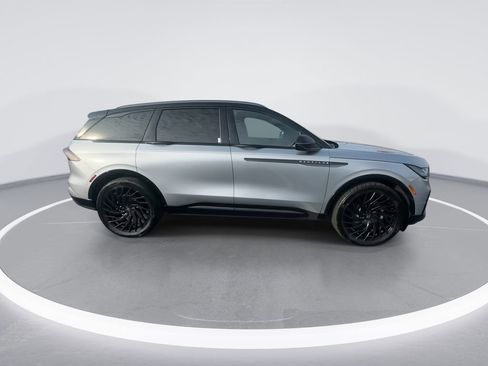 Used 2025 Lincoln Nautilus Reserve w/ Jet Appearance Package image 9