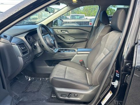 Used 2024 Nissan Rogue SV image 10