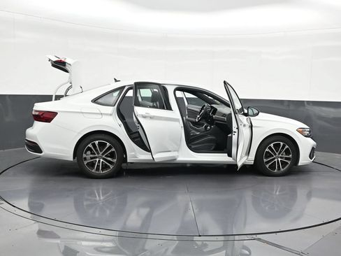 Used 2023 Volkswagen Jetta Sport FWD image 35