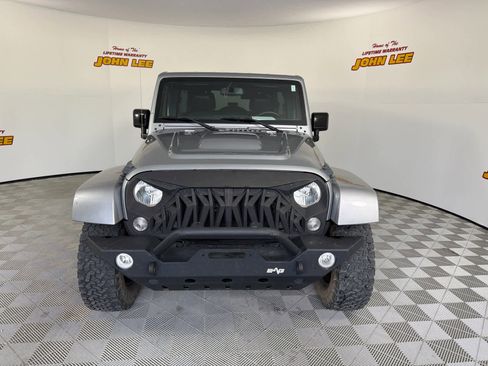 Used 2015 Jeep Wrangler Unlimited Sahara image 9