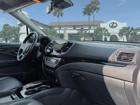 Used 2021 Honda Pilot Touring image 29