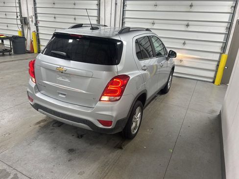 Used 2019 Chevrolet Trax LT w/ LT Convenience Package image 4