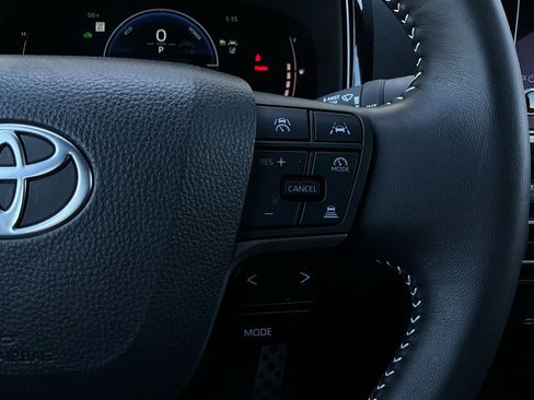 Used 2025 Toyota Camry SE image 34