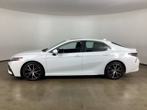 Used 2022 Toyota Camry SE w/ Convenience Package FWD image 8
