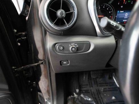 Used 2019 Chevrolet Blazer LT image 11